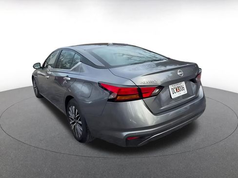 Used 2025 Nissan Altima 2.5 SV image 11