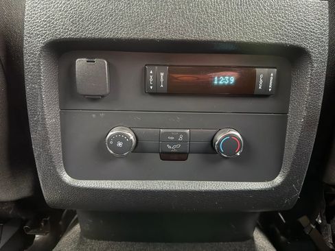 Used 2017 Ford Expedition XLT image 30