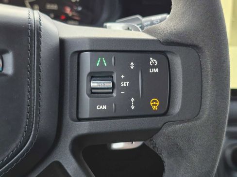 Certified 2024 Land Rover Defender 90 V8 image 31