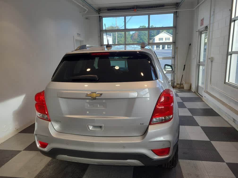 Used 2020 Chevrolet Trax LT w/ Driver Confidence Package FWD image 4