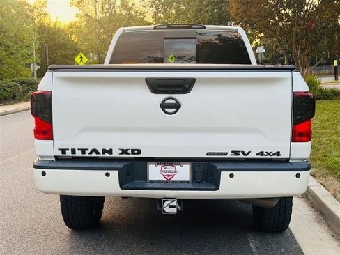 Used 2019 Nissan Titan SV w/ SV Convenience Package image 9