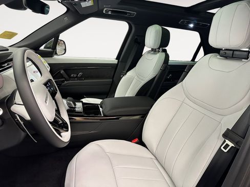 New 2026 Land Rover Range Rover Sport Dynamic SE AWD/4WD image 9