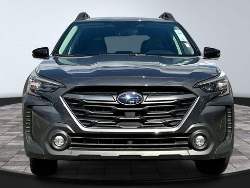 Used 2025 Subaru Outback Premium w/ Popular Package #1A AWD/4WD image 2