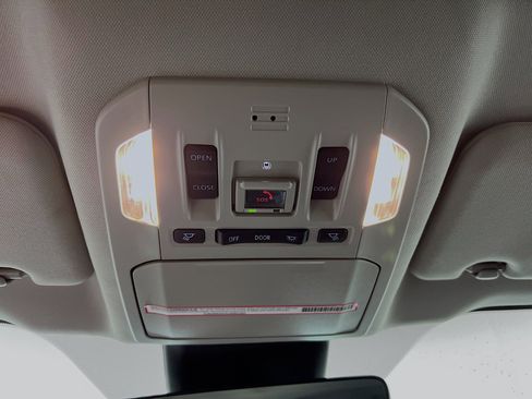 Used 2023 Toyota Highlander Limited image 21