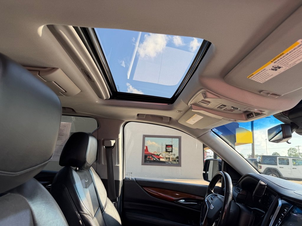 Used 2018 Cadillac Escalade ESV Premium Luxury AWD/4WD image 16