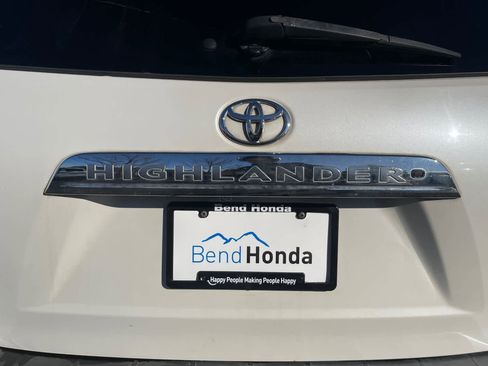 Used 2013 Toyota Highlander SE image 12