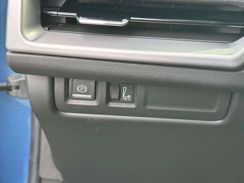 Used 2024 Cadillac XT4 Premium Luxury image 21