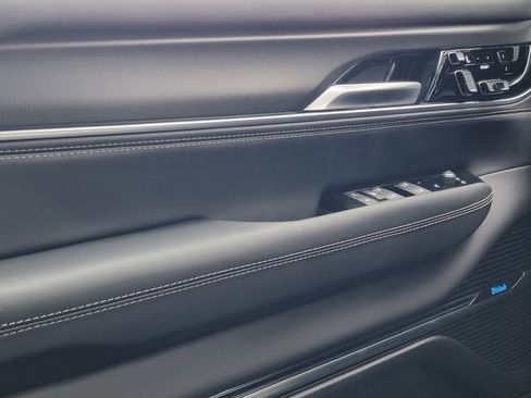 New 2026 Jeep Grand Wagoneer Summit AWD/4WD image 36