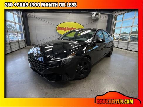 Used 2022 Hyundai Elantra SEL image 1