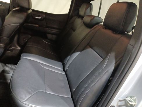 Used 2020 Toyota Tacoma TRD Off-Road w/ TRD Premium Off Road Package image 25