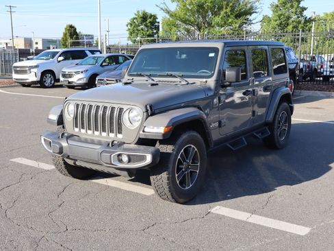 Used 2023 Jeep Wrangler Unlimited Sahara AWD/4WD image 16