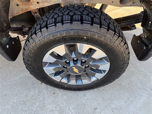 Used 2021 Chevrolet Silverado 2500 Custom w/ Custom Value Package image 5
