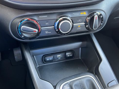 Used 2025 Kia Soul LX image 18