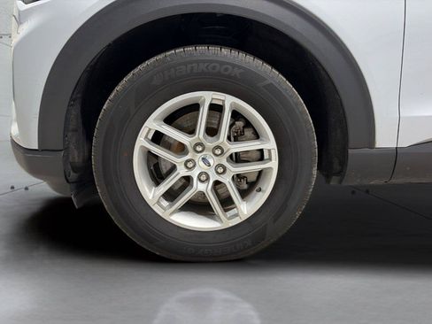 Used 2025 Ford Explorer Active AWD/4WD image 28