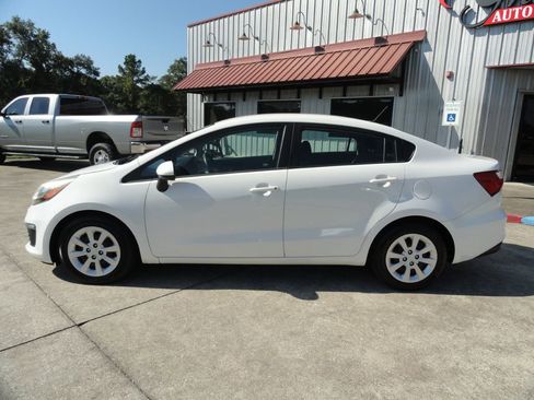 Used 2017 Kia Rio LX image 3
