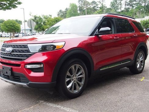 Certified 2024 Ford Explorer XLT w/ Equipment Group 202A AWD/4WD image 3