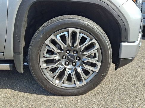 Certified 2025 GMC Sierra 1500 Denali Ultimate AWD/4WD image 9