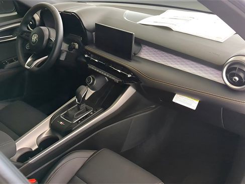 New 2025 Alfa Romeo Tonale w/ Premium Package image 25