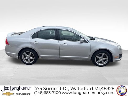 Used 2010 Ford Fusion SE image 2