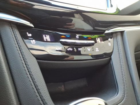 Used 2023 Cadillac XT6 Sport w/ Technology Package image 21