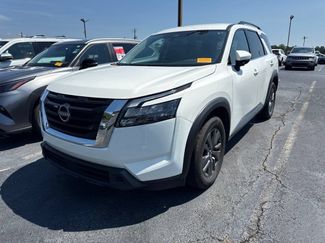 Used 2025 Nissan Pathfinder SV FWD video 1