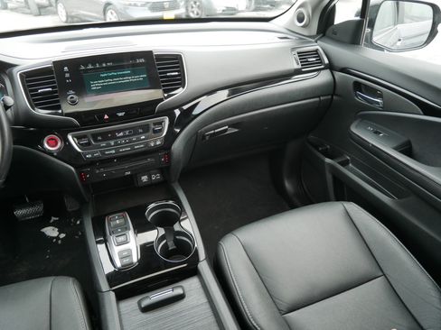 Used 2021 Honda Pilot Touring image 11