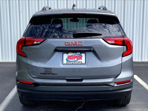 Used 2021 GMC Terrain SLT w/ Infotainment Package II FWD image 4