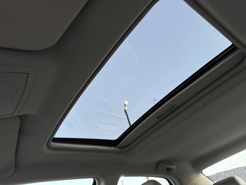 Used 2005 Chrysler 300 C w/ Protection Group II image 25