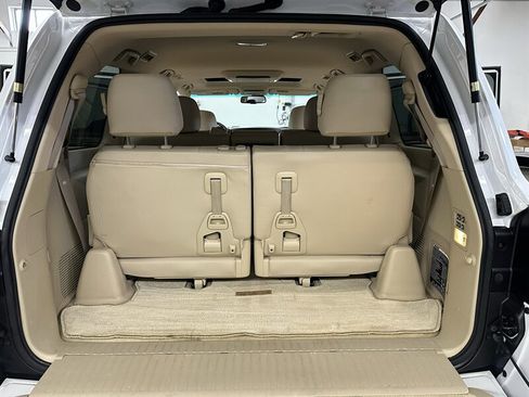 Used 2010 Lexus LX 570 4WD image 17