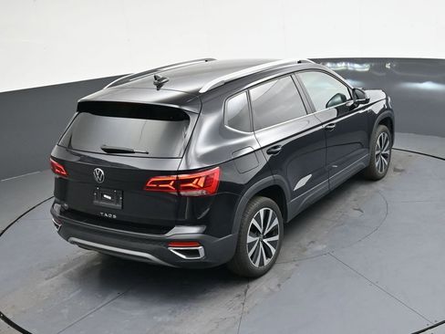 Used 2024 Volkswagen Taos SE image 30