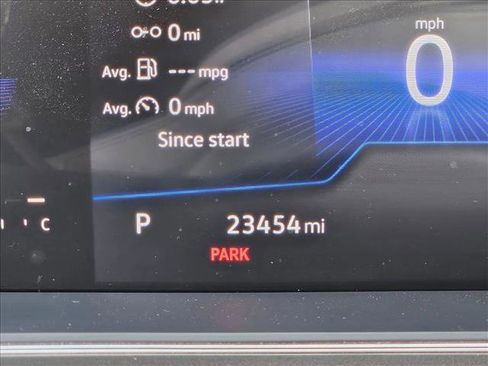 Used 2023 Volkswagen Tiguan SE w/ Panoramic Sunroof Package image 17