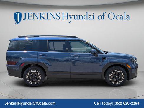 Used 2025 Hyundai Santa Fe SEL FWD image 2