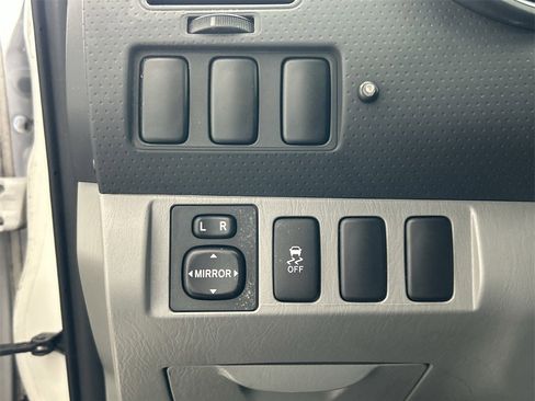 Used 2013 Toyota Tacoma Base image 16