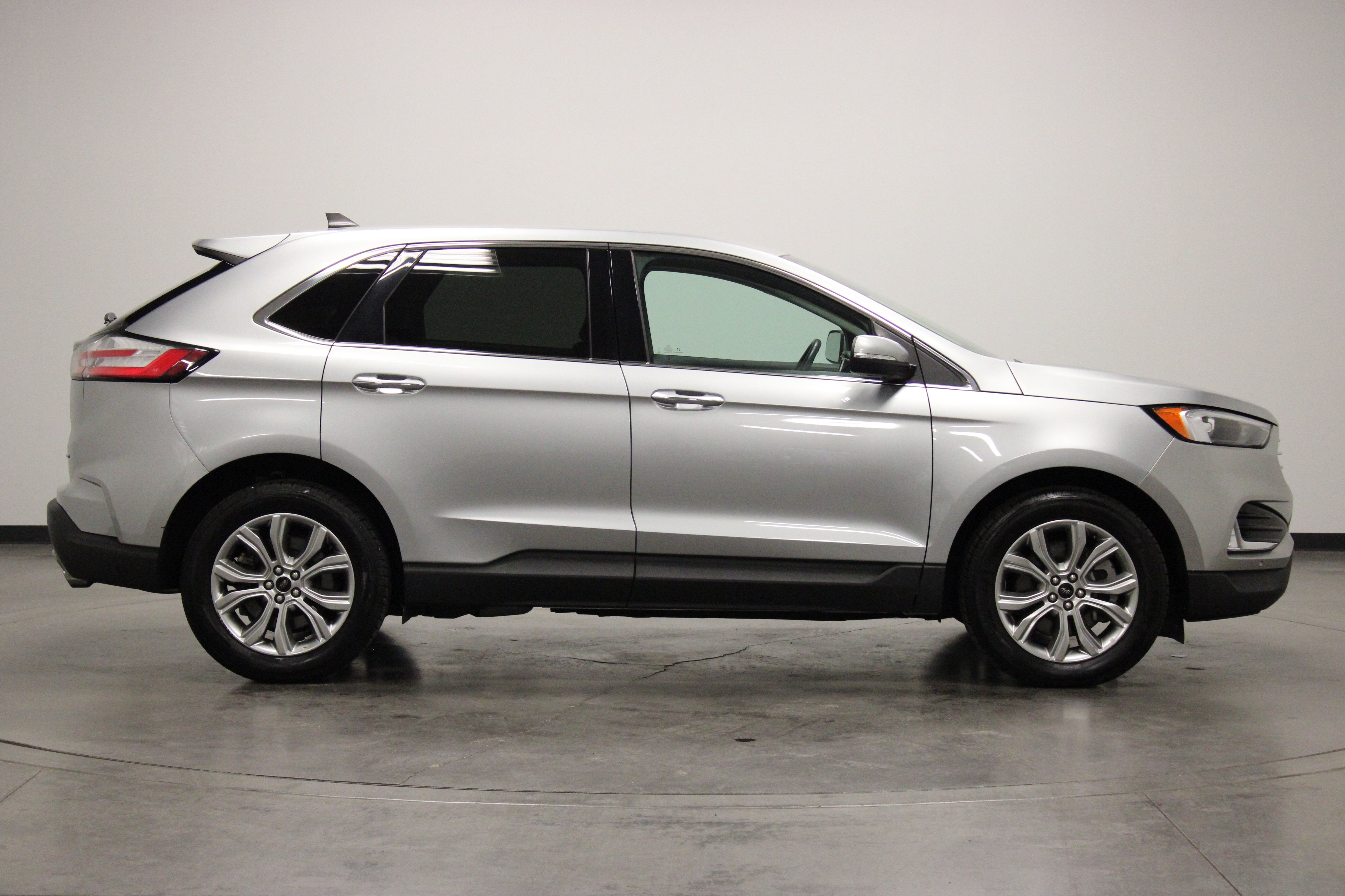 Used 2024 Ford Edge Titanium AWD/4WD image 9