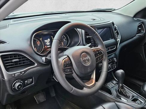 Used 2020 Jeep Cherokee Latitude Plus image 9