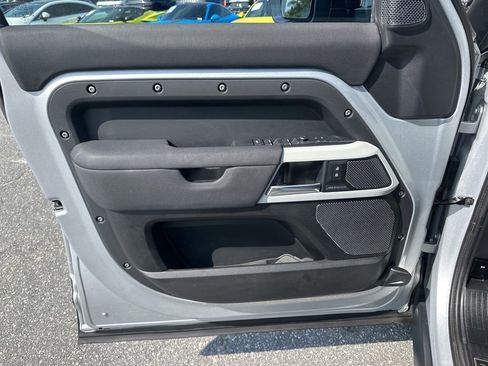 Used 2020 Land Rover Defender 110 image 28