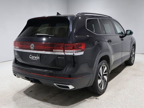Used 2024 Volkswagen Atlas SE image 2