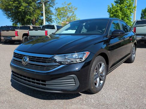Used 2024 Volkswagen Jetta SE w/ Panoramic Sunroof Package FWD image 2