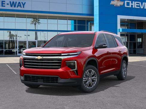 Used 2026 Chevrolet Traverse LT w/ Driver Confidence Package FWD image 6