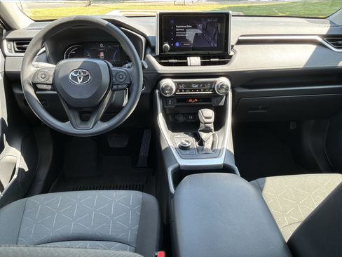 Used 2025 Toyota RAV4 XLE AWD/4WD image 28