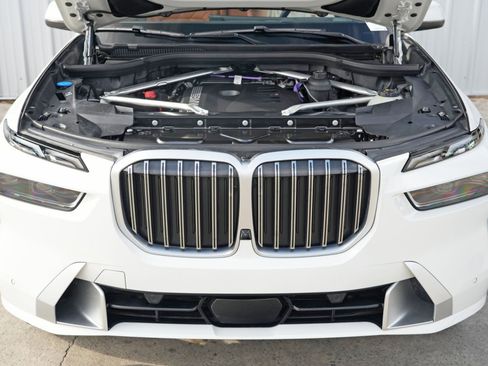 Used 2023 BMW X7 xDrive40i w/ Premium Package image 8