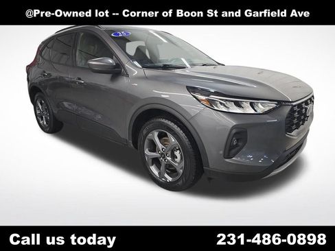 Used 2025 Ford Escape ST-Line Select AWD/4WD image 14