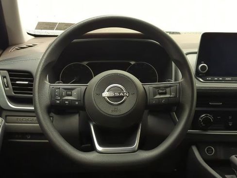 Used 2023 Nissan Rogue S AWD/4WD image 19
