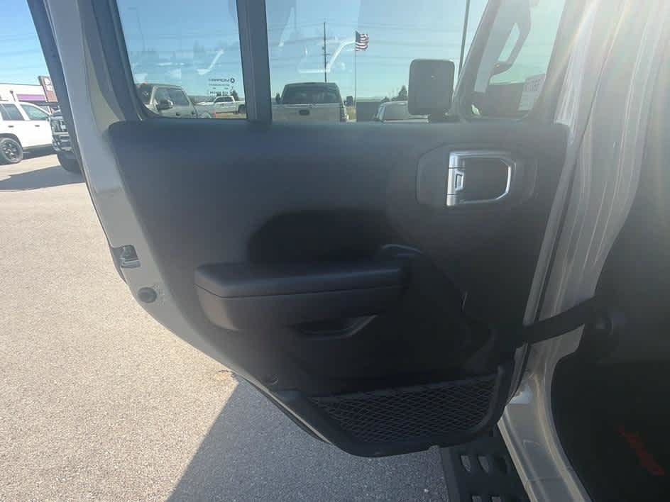 Used 2020 Jeep Gladiator Sport w/ Quick Order Package 24S AWD/4WD image 18