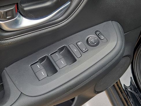 Used 2025 Honda HR-V LX image 19