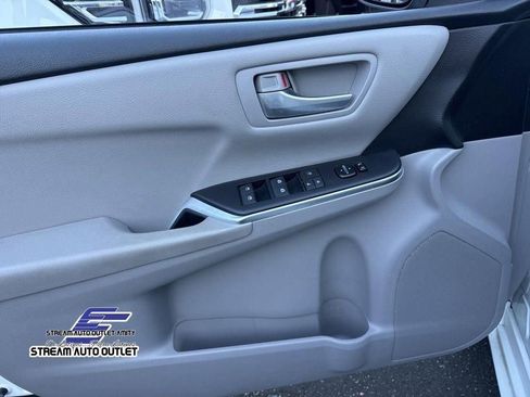 Used 2017 Toyota Camry LE FWD image 14