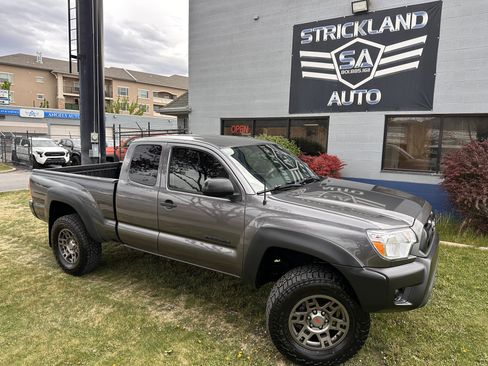 Used 2015 Toyota Tacoma 4x4 Access Cab w/ Convenience Package image 2