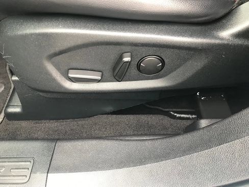 Used 2019 Ford Explorer XLT w/ Equipment Group 202A image 15