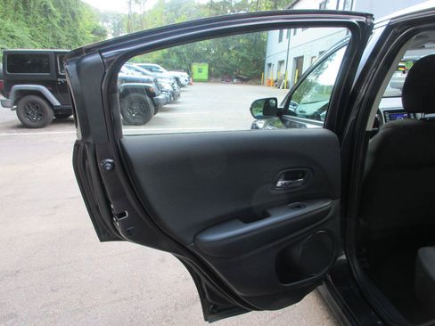 Used 2018 Honda HR-V LX image 16