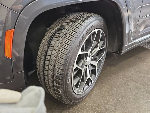 Used 2022 Jeep Grand Cherokee Summit AWD/4WD image 32